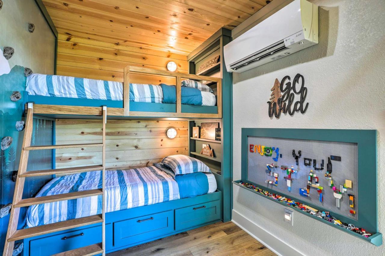 Vila Colorful Golden Getaway With Panoramic Views! Exteriér fotografie